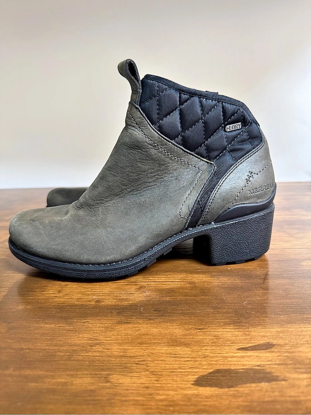 READ DESCRIPTION Merrell Waterproof Heeled Boot in Black & Gray